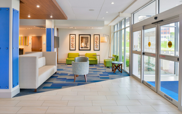 Holiday Inn Express & Suites Madison by IHG