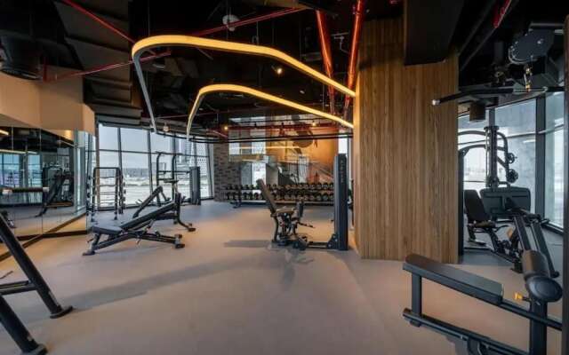 Luxurious 2BR w/ Waterfront and Burj Khalifa View