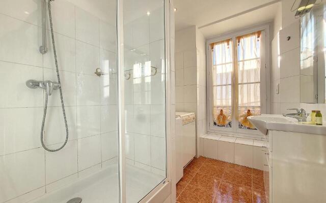 Nestor&Jeeves - MEYERBEER - Central - Very close sea