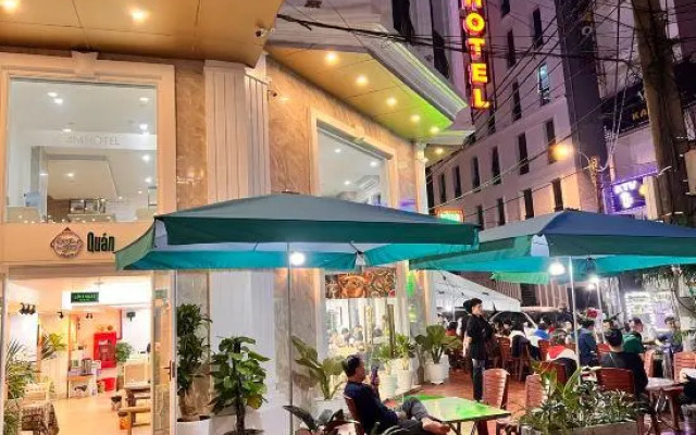 4M2 Hotel