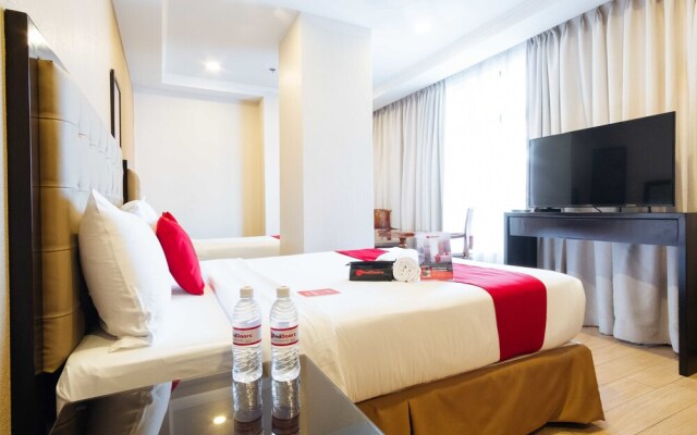 Aura One Hotel by RedDoorz