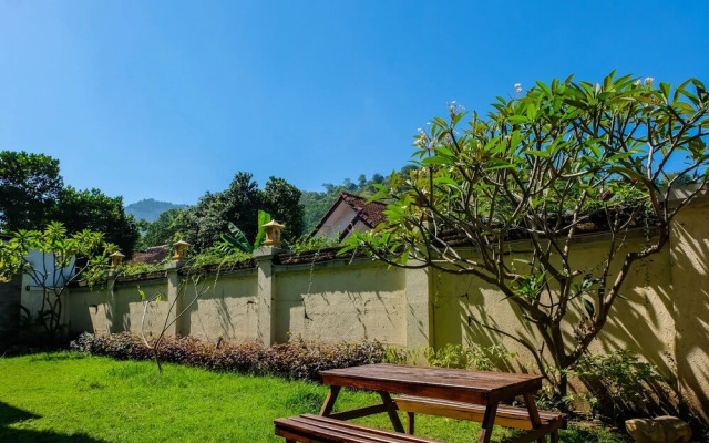 OYO 992 Semilir Senggigi Inn