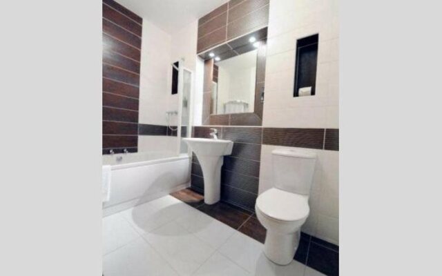Carrick Plaza Suites