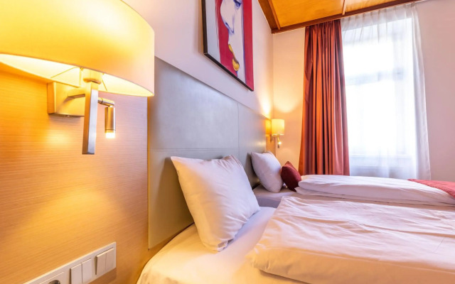 Rustic Apartment with 4 bedrooms Top 9