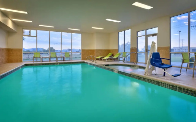 Quality Inn & Suites(.)