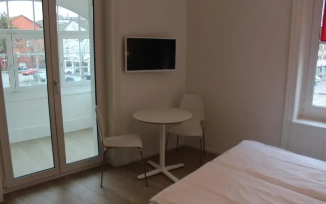 Swiss Star Welcome Home