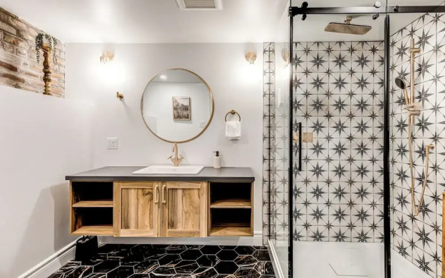 Majestic 3-Bedroom Designer Apartment