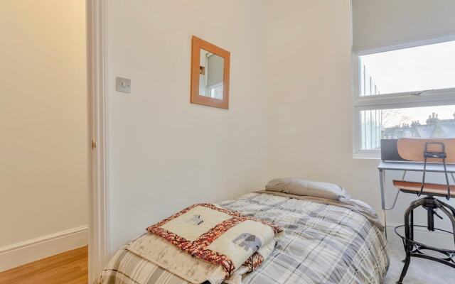 3 Bedroom In Clapham Junction With Roof Terrace