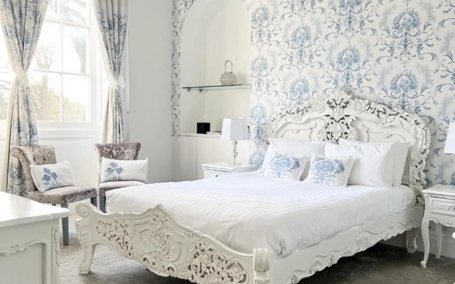 The Riverside House Hotel