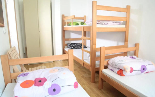 Hostel Jellostone