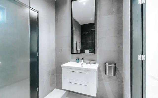 Gray Door Apartments - Adults Only