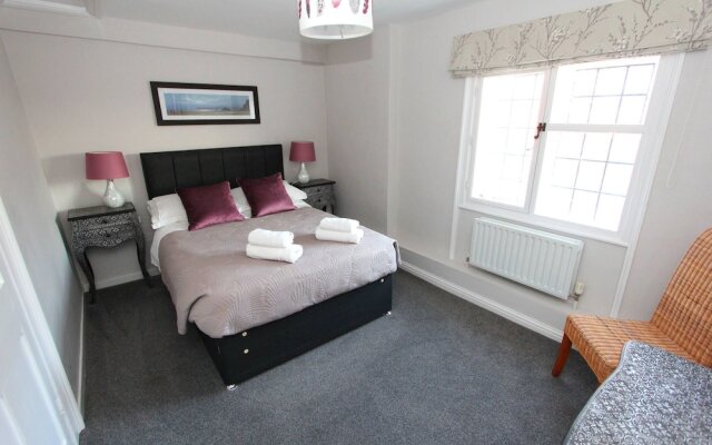 Commonhall Apartments, Top Floor