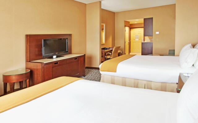 Holiday Inn Express & Suites Salinas by IHG