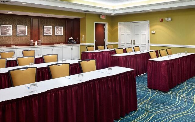 Staybridge Suites Pittsburgh Airport by IHG