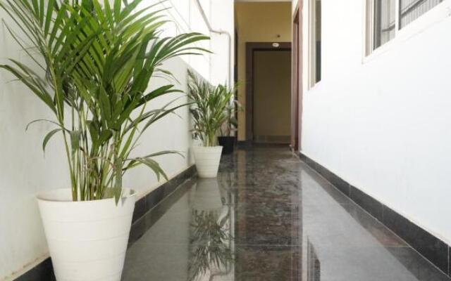 Hotel Royal Suites And Rooms