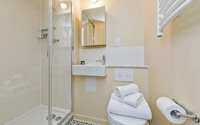 Superb Studio Apartment With Garden Views Near Camden