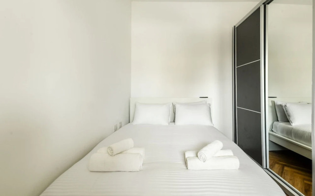 Beachside Charm on Ben Yehuda 2BR Apt