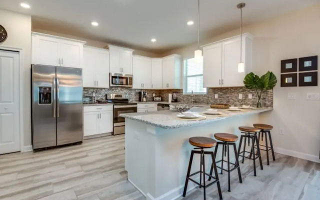 6 Bedroom 5 Bathroom Vacation Home