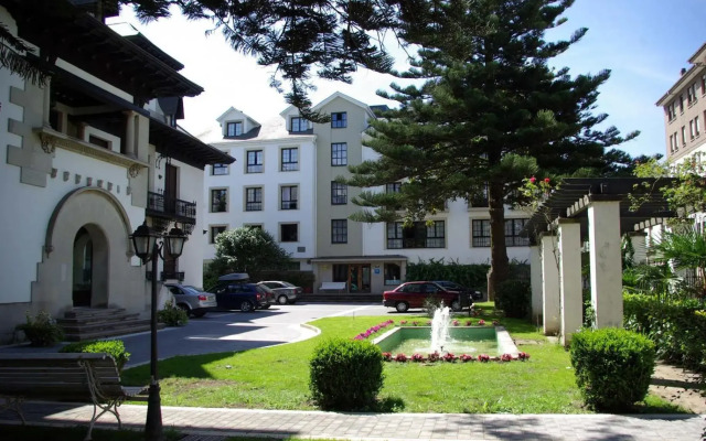 Palacio Arias and Hotel y Apartamentos Arias