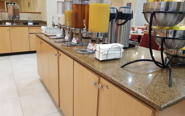 Holiday Inn Express Saltillo Zona Aeropuerto by IHG