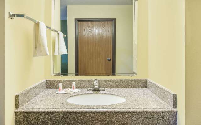 Super 8 by Wyndham Colby