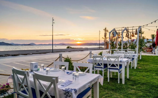 Uras Beach Hotel