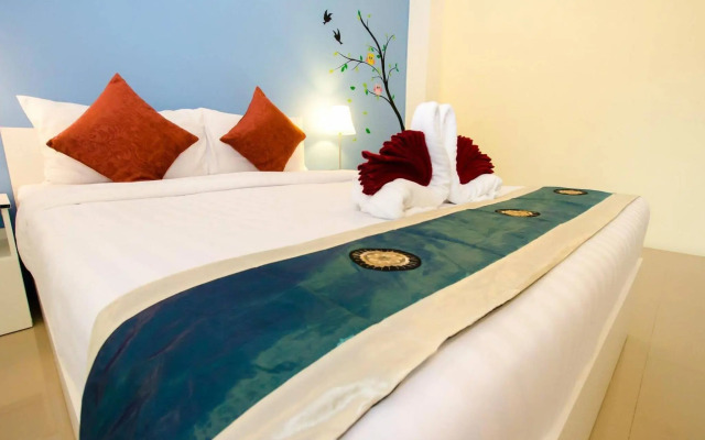 Petch Ranong at Town