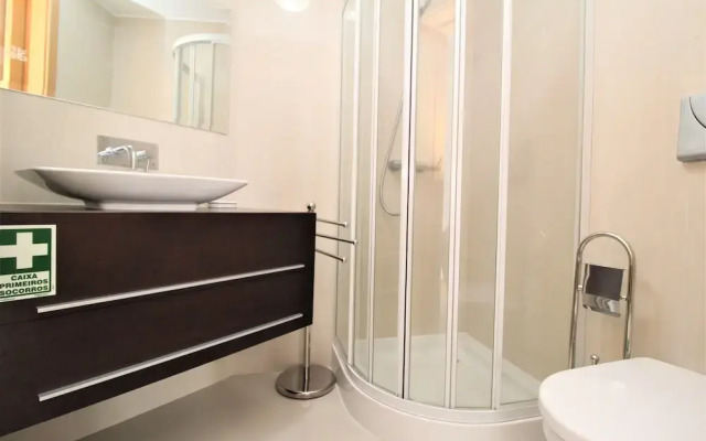 Living Apartment With Private Pool, Jacuzzi and Gym