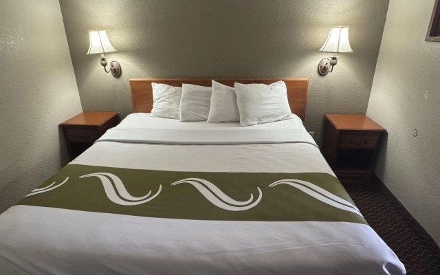 Rodeway Inn & Suites South of Fiesta Park