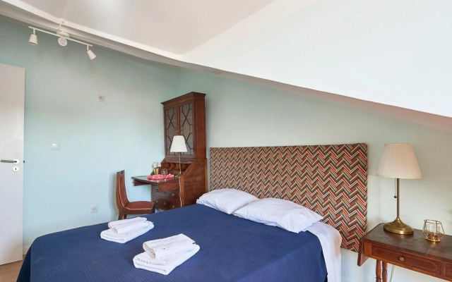 360º Rooftop Lisbon and River View