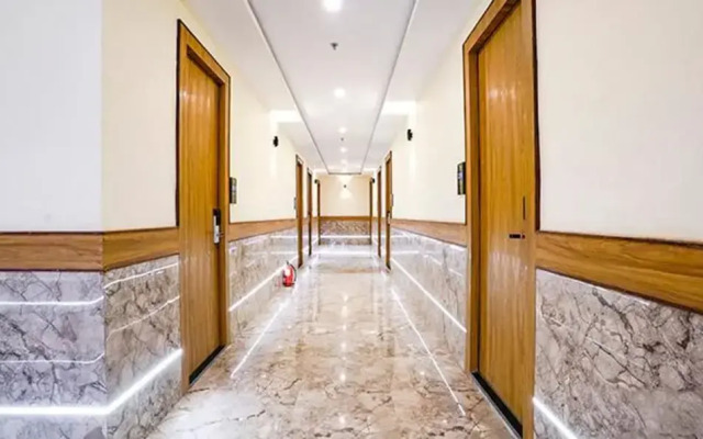 Fabhotel 7 Square