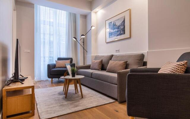 Upscale & Modern 2BDR Apartment