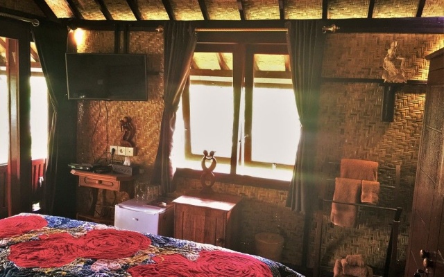 Little Bali Restaurant - Mahogany Cottage – Guest Rooms – Gili Meno