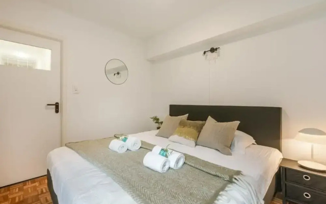 Characterful Apartment With Lateral sea View