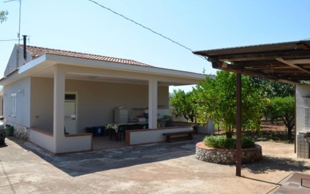 Villa With 2 Bedrooms In Floridia With Private Pool Enclosed Garden And Wifi 12 Km From The Beach