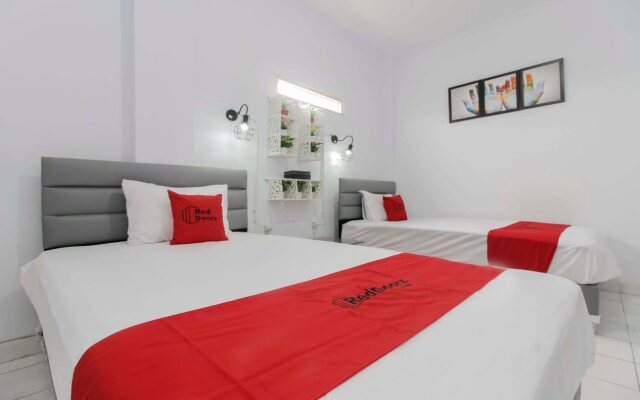 RedDoorz Plus near Budi Luhur University Jakarta