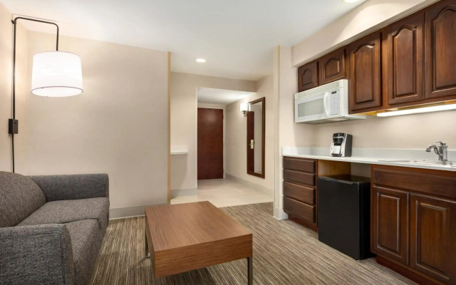 Holiday Inn Express & Suites Philadelphia - Mt. Laurel by IHG