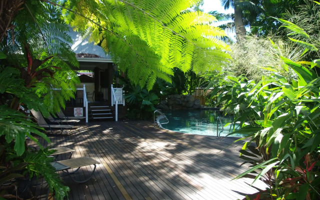 Palm Cove Tropic Apartments