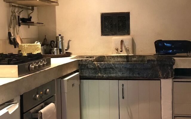 House La France -Ramparts & Riverside Apartment