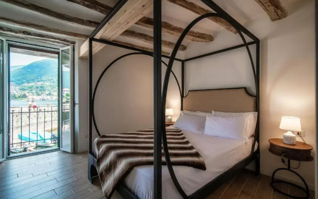 Acqua - by MyHomeinComo