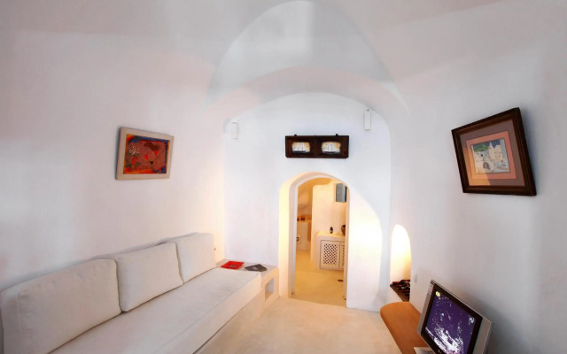 Menias Cave House