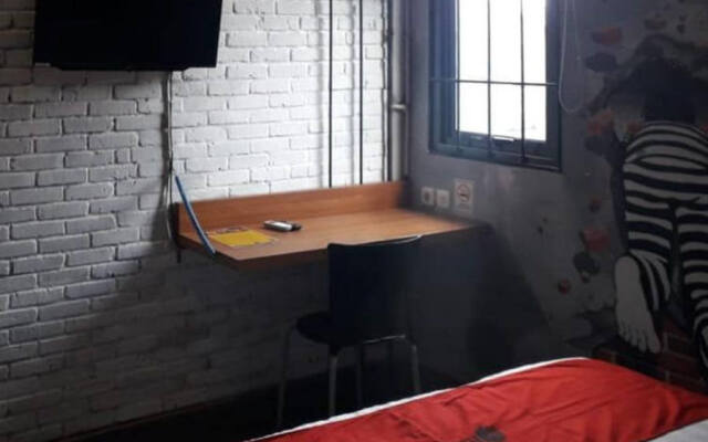 RedDoorz Plus @ Doorman Guest House