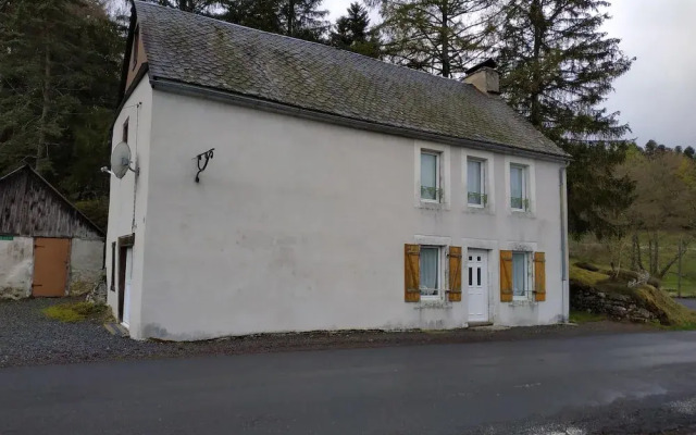 House With 4 Bedrooms in Saint-gènes-champespe, With Wonderful Lake Vi