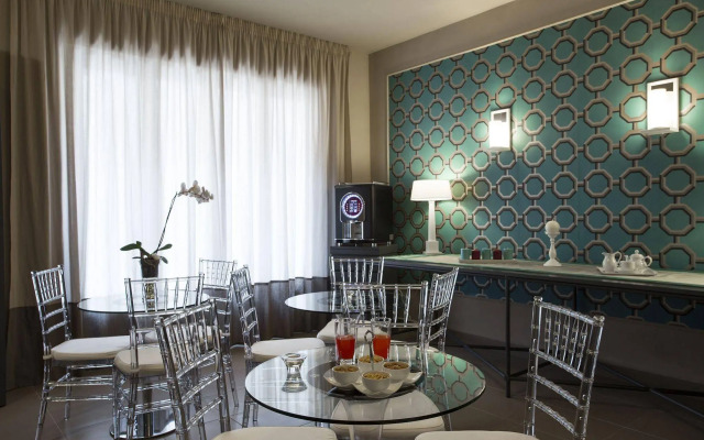 Smart Hotel Gallery House