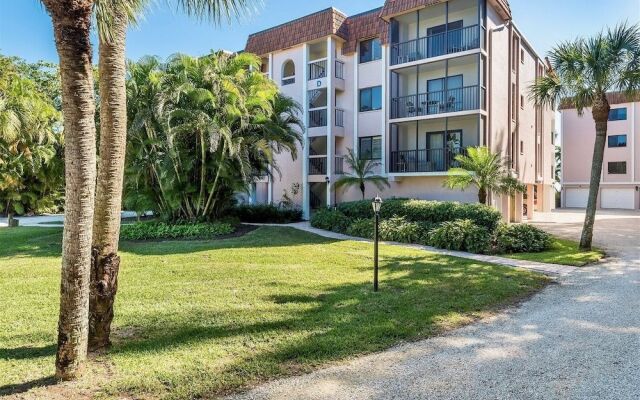 Shorewood Condos by Dream Vacation Rentals