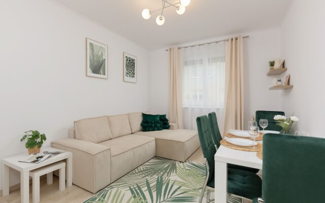 Bemowo Family Apartment by Renters