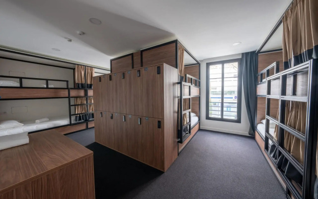 Beau M Paris Hostel