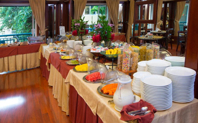 Aparthotel & Suites Villas Del Rio