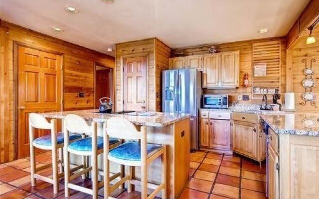 Chalet de Neige Boreas Pass by Pinnacle Lodging