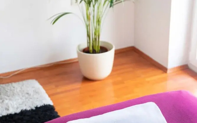 Bright 2bdr Apartment With a Balcony